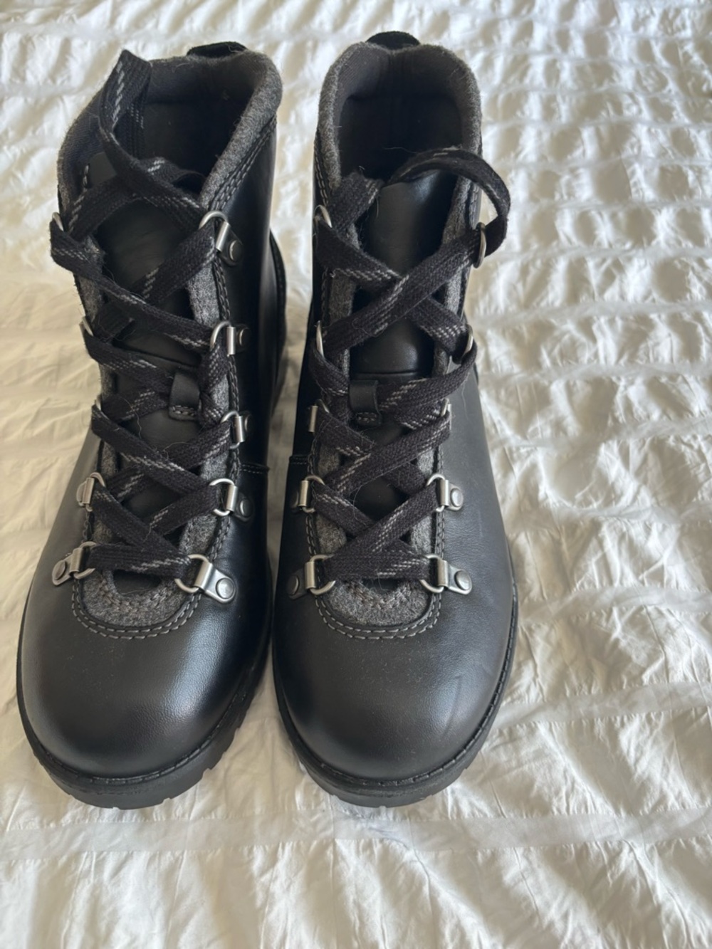 Clarks Faralyn Alpha Black Leather&Suede cushion 10 Eye Lace Up Hiking Boots